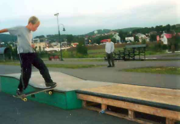 sk8er kid showing his stuff!!