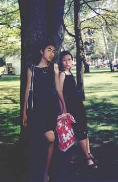 nisa *depan* sama temennya tyas