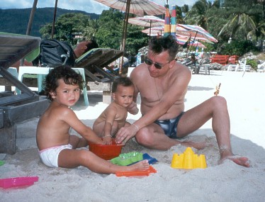 mit Schwester Biene und Papa