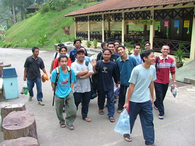 Kitorang baru tiba di destinasi yang ditujui.