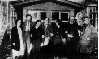 Rettvisande venstre guide og tolk for den nordiske studentdelegasjonen
sommaren 1928