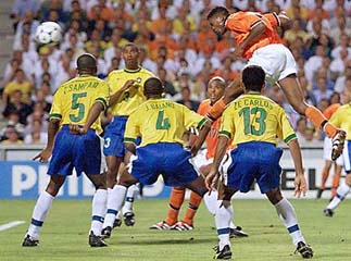 kluivert climbs to score