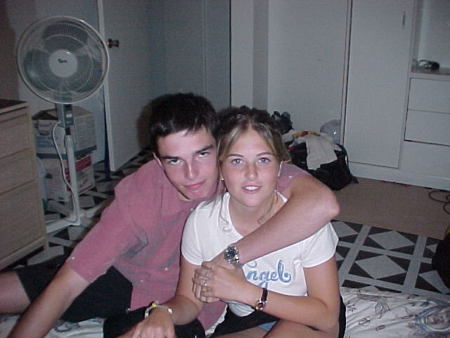 Mon frere Jonathan avec sa copine