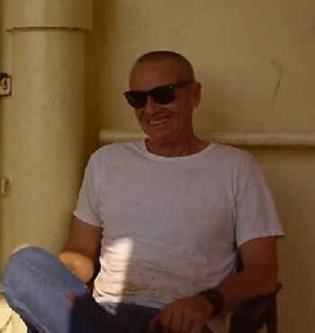 Me_sunnin'.jpg (52138 bytes)