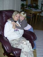 Mamma og Eirin har kosestund