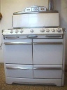 gasstove1th.jpg (6396 bytes)