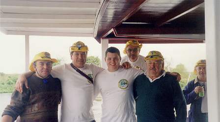 Confraterniza��o na Chalana, Jorge, Evandro, Thiago, Seu Chico e Mestre e Jander (ao fundo)