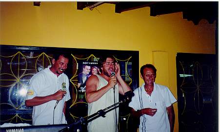 Cantoria e videoke no retorno...