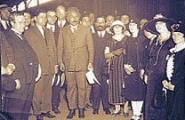 Diario Accion de General Rodriguez, politica, actualidad, noticias e informacion, personalidades e instituciones, policiales, galerias de fotos; historia de General Rodriguez, sus origenes, edificios, estancias, habitos y costumbres, anecdotas, comercios e industrias, los fundadores, antiguas instituciones, fotos e imagenes; suplementos especiales: la crisis politica, economica y social de la Argentina, los acontecimientos de Diciembre de 2001, articulos y entrevistas; Emigracion: toda la informacion destinada a aquellos que desean emigrar, radicarse o estudiar en el exterior, visas, pasaportes, consejos, guias, informacion util, links; Trueque: novedades e informacion, links, estructura del trueque; el casamiento de Maxima Zorreguieta y el principe Guillermo Alejandro de Holanda; Guerra de Afganistan: galeria de imagenes e informacion sobre la primera guerra del siglo XXI; la guerra de Irak, Bagdad, Georges W. Bush, Saddam Husseim, el atentado a las torres Gemelas de Nueva York, las twin towers, el 11-s, y descripcion del hecho que conmovio al mundo; Empleo: consultoras, clasificados, agencias de empleo, consejos e informacion util, curriculum vitae, como confeccionarlos, noticias de actualidad; 
Los numeros de la crisis: Las consecuencias de la crisis politica, economica y social; estadisticas, pobreza, desnutricion, salud y asistencia; noticias regionales y provinciales, columnas y editoriales; informacion para negocios: pymes, links, empresas y negocios; Agenda Cultural con toda la informacion de cursos, universidades, talleres, escuelas y oportunidades, exposiciones de arte de la region; buscadores en Internet, Enlaces: links a los mejores sitios de educacion, cultura, arte, biografias, politica, interes general, web, Links del Diario Accion: RMS Titanic, su historia, su tragico viaje inaugural; historias, testimonios, documentos y articulos sobre el naufragio; links y sitios sobre el tema; la pelicula de Cameron, fotos e imagenes; suplementos especiales, Historia Argentina y de General Rodriguez, la llegada de la democracia en General Rodriguez, la asuncion de Juan Lumbreras como intendente en 1983, galeria de imagenes, sus palabras y los actos, su gabinete, festejos de la comunidad. Fundacion del pueblo de General Rodriguez, sus instituciones y personalidades relevantes, arquitectura y edificios, comercios e industrias, sus comienzos, estancias, inmigraciones italianas, espa�olas, vascas e irlandesas, anecdotas y efemerides, sus hombres ilustres, el Hospital Vicente Lopez y Planes, su fundacion por las Damas de Beneficencia, el hundimiento del crucero General Belgrano, testimonios de ex combatientes y tripulantes, su comandante Hector Elias Bonzo, fotos e imagenes, recuerdos y homenajes, historia de la familia Bonzo de General Rodriguez, entrevistas y articulos periodisticos. La guerra de Malvinas en el Atlantico Sur, el conflicto belico con Gran Breta�a de 1982, politicos relevantes, Benjamin Paez y Trueba, fotos antiguas de familias fundadoras, galerias de imagenes de pobladores, recorrida virtual por el antiguo General Rodriguez, el paso de la Infanta en 1910, historia de La Serenisima, la familia Mastellone, La Choza, Bernardo de Irigoyen, peronismo y radicalismo y muchisimo mas