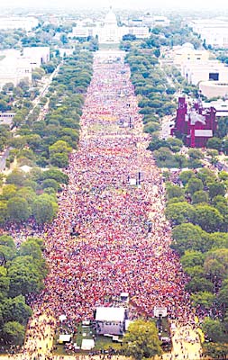 Diario Accion de General Rodriguez, politica, actualidad, noticias e informacion, personalidades e instituciones, policiales, galerias de fotos; historia de General Rodriguez, sus origenes, edificios, estancias, habitos y costumbres, anecdotas, comercios e industrias, los fundadores, antiguas instituciones, fotos e imagenes; suplementos especiales: la crisis politica, economica y social de la Argentina, los acontecimientos de Diciembre de 2001, articulos y entrevistas; Emigracion: toda la informacion destinada a aquellos que desean emigrar, radicarse o estudiar en el exterior, visas, pasaportes, consejos, guias, informacion util, links; Trueque: novedades e informacion, links, estructura del trueque; el casamiento de Maxima Zorreguieta y el principe Guillermo Alejandro de Holanda; Guerra de Afganistan: galeria de imagenes e informacion sobre la primera guerra del siglo XXI; la guerra de Irak, Bagdad, Georges W. Bush, Saddam Husseim, el atentado a las torres Gemelas de Nueva York, las twin towers, el 11-s, y descripcion del hecho que conmovio al mundo; Empleo: consultoras, clasificados, agencias de empleo, consejos e informacion util, curriculum vitae, como confeccionarlos, noticias de actualidad; 
Los numeros de la crisis: Las consecuencias de la crisis politica, economica y social; estadisticas, pobreza, desnutricion, salud y asistencia; noticias regionales y provinciales, columnas y editoriales; informacion para negocios: pymes, links, empresas y negocios; Agenda Cultural con toda la informacion de cursos, universidades, talleres, escuelas y oportunidades, exposiciones de arte de la region; buscadores en Internet, Enlaces: links a los mejores sitios de educacion, cultura, arte, biografias, politica, interes general, web, Links del Diario Accion: RMS Titanic, su historia, su tragico viaje inaugural; historias, testimonios, documentos y articulos sobre el naufragio; links y sitios sobre el tema; la pelicula de Cameron, fotos e imagenes; suplementos especiales, Historia Argentina y de General Rodriguez, la llegada de la democracia en General Rodriguez, la asuncion de Juan Lumbreras como intendente en 1983, galeria de imagenes, sus palabras y los actos, su gabinete, festejos de la comunidad. Fundacion del pueblo de General Rodriguez, sus instituciones y personalidades relevantes, arquitectura y edificios, comercios e industrias, sus comienzos, estancias, inmigraciones italianas, espa�olas, vascas e irlandesas, anecdotas y efemerides, sus hombres ilustres, el Hospital Vicente Lopez y Planes, su fundacion por las Damas de Beneficencia, el hundimiento del crucero General Belgrano, testimonios de ex combatientes y tripulantes, su comandante Hector Elias Bonzo, fotos e imagenes, recuerdos y homenajes, historia de la familia Bonzo de General Rodriguez, entrevistas y articulos periodisticos. La guerra de Malvinas en el Atlantico Sur, el conflicto belico con Gran Breta�a de 1982, politicos relevantes, Benjamin Paez y Trueba, fotos antiguas de familias fundadoras, galerias de imagenes de pobladores, recorrida virtual por el antiguo General Rodriguez, el paso de la Infanta en 1910, historia de La Serenisima, la familia Mastellone, La Choza, Bernardo de Irigoyen, peronismo y radicalismo y muchisimo mas