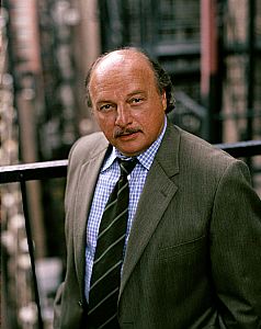 ANDY SIPOWICZ (Dennis Franz)