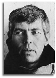 Derek Flint (James Coburn)