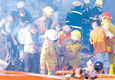 Diario Accion de General Rodriguez, politica, actualidad, noticias e informacion, personalidades e instituciones, policiales, galerias de fotos; historia de General Rodriguez, sus origenes, edificios, estancias, habitos y costumbres, anecdotas, comercios e industrias, los fundadores, antiguas instituciones, fotos e imagenes; suplementos especiales: la crisis politica, economica y social de la Argentina, los acontecimientos de Diciembre de 2001, articulos y entrevistas; Emigracion: toda la informacion destinada a aquellos que desean emigrar, radicarse o estudiar en el exterior, visas, pasaportes, consejos, guias, informacion util, links; Trueque: novedades e informacion, links, estructura del trueque; el casamiento de Maxima Zorreguieta y el principe Guillermo Alejandro de Holanda; Guerra de Afganistan: galeria de imagenes e informacion sobre la primera guerra del siglo XXI; la guerra de Irak, Bagdad, Georges W. Bush, Saddam Husseim, el atentado a las torres Gemelas de Nueva York, las twin towers, el 11-s, y descripcion del hecho que conmovio al mundo; Empleo: consultoras, clasificados, agencias de empleo, consejos e informacion util, curriculum vitae, como confeccionarlos, noticias de actualidad; 
Los numeros de la crisis: Las consecuencias de la crisis politica, economica y social; estadisticas, pobreza, desnutricion, salud y asistencia; noticias regionales y provinciales, columnas y editoriales; informacion para negocios: pymes, links, empresas y negocios; Agenda Cultural con toda la informacion de cursos, universidades, talleres, escuelas y oportunidades, exposiciones de arte de la region; buscadores en Internet, Enlaces: links a los mejores sitios de educacion, cultura, arte, biografias, politica, interes general, web, Links del Diario Accion: RMS Titanic, su historia, su tragico viaje inaugural; historias, testimonios, documentos y articulos sobre el naufragio; links y sitios sobre el tema; la pelicula de Cameron, fotos e imagenes; suplementos especiales, Historia Argentina y de General Rodriguez, la llegada de la democracia en General Rodriguez, la asuncion de Juan Lumbreras como intendente en 1983, galeria de imagenes, sus palabras y los actos, su gabinete, festejos de la comunidad. Fundacion del pueblo de General Rodriguez, sus instituciones y personalidades relevantes, arquitectura y edificios, comercios e industrias, sus comienzos, estancias, inmigraciones italianas, espa�olas, vascas e irlandesas, anecdotas y efemerides, sus hombres ilustres, el Hospital Vicente Lopez y Planes, su fundacion por las Damas de Beneficencia, el hundimiento del crucero General Belgrano, testimonios de ex combatientes y tripulantes, su comandante Hector Elias Bonzo, fotos e imagenes, recuerdos y homenajes, historia de la familia Bonzo de General Rodriguez, entrevistas y articulos periodisticos. La guerra de Malvinas en el Atlantico Sur, el conflicto belico con Gran Breta�a de 1982, politicos relevantes, Benjamin Paez y Trueba, fotos antiguas de familias fundadoras, galerias de imagenes de pobladores, recorrida virtual por el antiguo General Rodriguez, el paso de la Infanta en 1910, historia de La Serenisima, la familia Mastellone, La Choza, Bernardo de Irigoyen, peronismo y radicalismo y muchisimo mas