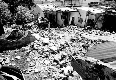 Diario Accion de General Rodriguez, politica, actualidad, noticias e informacion, personalidades e instituciones, policiales, galerias de fotos; historia de General Rodriguez, sus origenes, edificios, estancias, habitos y costumbres, anecdotas, comercios e industrias, los fundadores, antiguas instituciones, fotos e imagenes; suplementos especiales: la crisis politica, economica y social de la Argentina, los acontecimientos de Diciembre de 2001, articulos y entrevistas; Emigracion: toda la informacion destinada a aquellos que desean emigrar, radicarse o estudiar en el exterior, visas, pasaportes, consejos, guias, informacion util, links; Trueque: novedades e informacion, links, estructura del trueque; el casamiento de Maxima Zorreguieta y el principe Guillermo Alejandro de Holanda; Guerra de Afganistan: galeria de imagenes e informacion sobre la primera guerra del siglo XXI; la guerra de Irak, Bagdad, Georges W. Bush, Saddam Husseim, el atentado a las torres Gemelas de Nueva York, las twin towers, el 11-s, y descripcion del hecho que conmovio al mundo; Empleo: consultoras, clasificados, agencias de empleo, consejos e informacion util, curriculum vitae, como confeccionarlos, noticias de actualidad; 
Los numeros de la crisis: Las consecuencias de la crisis politica, economica y social; estadisticas, pobreza, desnutricion, salud y asistencia; noticias regionales y provinciales, columnas y editoriales; informacion para negocios: pymes, links, empresas y negocios; Agenda Cultural con toda la informacion de cursos, universidades, talleres, escuelas y oportunidades, exposiciones de arte de la region; buscadores en Internet, Enlaces: links a los mejores sitios de educacion, cultura, arte, biografias, politica, interes general, web, Links del Diario Accion: RMS Titanic, su historia, su tragico viaje inaugural; historias, testimonios, documentos y articulos sobre el naufragio; links y sitios sobre el tema; la pelicula de Cameron, fotos e imagenes; suplementos especiales, Historia Argentina y de General Rodriguez, la llegada de la democracia en General Rodriguez, la asuncion de Juan Lumbreras como intendente en 1983, galeria de imagenes, sus palabras y los actos, su gabinete, festejos de la comunidad. Fundacion del pueblo de General Rodriguez, sus instituciones y personalidades relevantes, arquitectura y edificios, comercios e industrias, sus comienzos, estancias, inmigraciones italianas, espa�olas, vascas e irlandesas, anecdotas y efemerides, sus hombres ilustres, el Hospital Vicente Lopez y Planes, su fundacion por las Damas de Beneficencia, el hundimiento del crucero General Belgrano, testimonios de ex combatientes y tripulantes, su comandante Hector Elias Bonzo, fotos e imagenes, recuerdos y homenajes, historia de la familia Bonzo de General Rodriguez, entrevistas y articulos periodisticos. La guerra de Malvinas en el Atlantico Sur, el conflicto belico con Gran Breta�a de 1982, politicos relevantes, Benjamin Paez y Trueba, fotos antiguas de familias fundadoras, galerias de imagenes de pobladores, recorrida virtual por el antiguo General Rodriguez, el paso de la Infanta en 1910, historia de La Serenisima, la familia Mastellone, La Choza, Bernardo de Irigoyen, peronismo y radicalismo y muchisimo mas