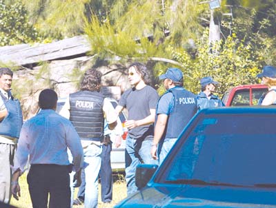Diario Accion de General Rodriguez, politica, actualidad, noticias e informacion, personalidades e instituciones, policiales, galerias de fotos; historia de General Rodriguez, sus origenes, edificios, estancias, habitos y costumbres, anecdotas, comercios e industrias, los fundadores, antiguas instituciones, fotos e imagenes; suplementos especiales: la crisis politica, economica y social de la Argentina, los acontecimientos de Diciembre de 2001, articulos y entrevistas; Emigracion: toda la informacion destinada a aquellos que desean emigrar, radicarse o estudiar en el exterior, visas, pasaportes, consejos, guias, informacion util, links; Trueque: novedades e informacion, links, estructura del trueque; el casamiento de Maxima Zorreguieta y el principe Guillermo Alejandro de Holanda; Guerra de Afganistan: galeria de imagenes e informacion sobre la primera guerra del siglo XXI; la guerra de Irak, Bagdad, Georges W. Bush, Saddam Husseim, el atentado a las torres Gemelas de Nueva York, las twin towers, el 11-s, y descripcion del hecho que conmovio al mundo; los ultimos dias de Pompeya, Herculano; un argentino en el Titanic, galerias de fotos; Nefertiti, reina de Egipto; Luz Sosa de Godoy Cruz; el Graf Zeppelin, el Hindenburg y dirigibles; las islas Malvinas y la corte de Luis XV, Madame Du Barry, Pompadour, Luis XVI, Maria Antonieta, la Revolucion Francesa; Empleo: consultoras, clasificados, agencias de empleo, consejos e informacion util, curriculum vitae, como confeccionarlos, noticias de actualidad; Los numeros de la crisis: Las consecuencias de la crisis politica, economica y social; estadisticas, pobreza, desnutricion, salud y asistencia; noticias regionales y provinciales, columnas y editoriales; informacion para negocios: pymes, links, empresas y negocios; Agenda Cultural con toda la informacion de cursos, universidades, talleres, escuelas y oportunidades, exposiciones de arte de la region; buscadores en Internet, Enlaces: links a los mejores sitios de educacion, cultura, arte, biografias, politica, interes general, web, Links del Diario Accion: RMS Titanic, su historia, su tragico viaje inaugural; historias, testimonios, documentos y articulos sobre el naufragio; links y sitios sobre el tema; la pelicula de Cameron, fotos e imagenes; suplementos especiales, Historia Argentina y de General Rodriguez, la llegada de la democracia en General Rodriguez, la asuncion de Juan Lumbreras como intendente en 1983, galeria de imagenes, sus palabras y los actos, su gabinete, festejos de la comunidad. Fundacion del pueblo de General Rodriguez, sus instituciones y personalidades relevantes, arquitectura y edificios, comercios e industrias, sus comienzos, estancias, inmigraciones italianas, espa&ntilde;olas, vascas e irlandesas, anecdotas y efemerides, sus hombres ilustres, el Hospital Vicente Lopez y Planes, su fundacion por las Damas de Beneficencia, el hundimiento del crucero General Belgrano, testimonios de ex combatientes y tripulantes, su comandante Hector Elias Bonzo, fotos e imagenes, recuerdos y homenajes, historia de la familia Bonzo de General Rodriguez, entrevistas y articulos periodisticos. La guerra de Malvinas en el Atlantico Sur, el conflicto belico con Gran Breta&ntilde;a de 1982, politicos relevantes, Benjamin Paez y Trueba, fotos antiguas de familias fundadoras, galerias de imagenes de pobladores, recorrida virtual por el antiguo General Rodriguez, el paso de la Infanta en 1910, historia de La Serenisima, la familia Mastellone, La Choza, Bernardo de Irigoyen, peronismo y radicalismo y muchisimo mas