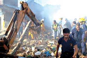 Diario Accion de General Rodriguez, politica, actualidad, noticias e informacion, personalidades e instituciones, policiales, galerias de fotos; historia de General Rodriguez, sus origenes, edificios, estancias, habitos y costumbres, anecdotas, comercios e industrias, los fundadores, antiguas instituciones, fotos e imagenes; suplementos especiales: la crisis politica, economica y social de la Argentina, los acontecimientos de Diciembre de 2001, articulos y entrevistas; Emigracion: toda la informacion destinada a aquellos que desean emigrar, radicarse o estudiar en el exterior, visas, pasaportes, consejos, guias, informacion util, links; Trueque: novedades e informacion, links, estructura del trueque; el casamiento de Maxima Zorreguieta y el principe Guillermo Alejandro de Holanda; Guerra de Afganistan: galeria de imagenes e informacion sobre la primera guerra del siglo XXI; la guerra de Irak, Bagdad, Georges W. Bush, Saddam Husseim, el atentado a las torres Gemelas de Nueva York, las twin towers, el 11-s, y descripcion del hecho que conmovio al mundo; Empleo: consultoras, clasificados, agencias de empleo, consejos e informacion util, curriculum vitae, como confeccionarlos, noticias de actualidad; 
Los numeros de la crisis: Las consecuencias de la crisis politica, economica y social; estadisticas, pobreza, desnutricion, salud y asistencia; noticias regionales y provinciales, columnas y editoriales; informacion para negocios: pymes, links, empresas y negocios; Agenda Cultural con toda la informacion de cursos, universidades, talleres, escuelas y oportunidades, exposiciones de arte de la region; buscadores en Internet, Enlaces: links a los mejores sitios de educacion, cultura, arte, biografias, politica, interes general, web, Links del Diario Accion: RMS Titanic, su historia, su tragico viaje inaugural; historias, testimonios, documentos y articulos sobre el naufragio; links y sitios sobre el tema; la pelicula de Cameron, fotos e imagenes; suplementos especiales, Historia Argentina y de General Rodriguez, la llegada de la democracia en General Rodriguez, la asuncion de Juan Lumbreras como intendente en 1983, galeria de imagenes, sus palabras y los actos, su gabinete, festejos de la comunidad. Fundacion del pueblo de General Rodriguez, sus instituciones y personalidades relevantes, arquitectura y edificios, comercios e industrias, sus comienzos, estancias, inmigraciones italianas, espa�olas, vascas e irlandesas, anecdotas y efemerides, sus hombres ilustres, el Hospital Vicente Lopez y Planes, su fundacion por las Damas de Beneficencia, el hundimiento del crucero General Belgrano, testimonios de ex combatientes y tripulantes, su comandante Hector Elias Bonzo, fotos e imagenes, recuerdos y homenajes, historia de la familia Bonzo de General Rodriguez, entrevistas y articulos periodisticos. La guerra de Malvinas en el Atlantico Sur, el conflicto belico con Gran Breta�a de 1982, politicos relevantes, Benjamin Paez y Trueba, fotos antiguas de familias fundadoras, galerias de imagenes de pobladores, recorrida virtual por el antiguo General Rodriguez, el paso de la Infanta en 1910, historia de La Serenisima, la familia Mastellone, La Choza, Bernardo de Irigoyen, peronismo y radicalismo y muchisimo mas