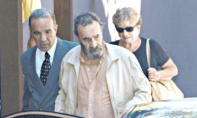 Diario Accion de General Rodriguez, politica, actualidad, noticias e informacion, personalidades e instituciones, policiales, galerias de fotos; historia de General Rodriguez, sus origenes, edificios, estancias, habitos y costumbres, anecdotas, comercios e industrias, los fundadores, antiguas instituciones, fotos e imagenes; suplementos especiales: la crisis politica, economica y social de la Argentina, los acontecimientos de Diciembre de 2001, articulos y entrevistas; Emigracion: toda la informacion destinada a aquellos que desean emigrar, radicarse o estudiar en el exterior, visas, pasaportes, consejos, guias, informacion util, links; Trueque: novedades e informacion, links, estructura del trueque; el casamiento de Maxima Zorreguieta y el principe Guillermo Alejandro de Holanda; Guerra de Afganistan: galeria de imagenes e informacion sobre la primera guerra del siglo XXI; la guerra de Irak, Bagdad, Georges W. Bush, Saddam Husseim, el atentado a las torres Gemelas de Nueva York, las twin towers, el 11-s, y descripcion del hecho que conmovio al mundo; los ultimos dias de Pompeya, Herculano; un argentino en el Titanic, galerias de fotos; Nefertiti, reina de Egipto; Luz Sosa de Godoy Cruz; el Graf Zeppelin, el Hindenburg y dirigibles; las islas Malvinas y la corte de Luis XV, Madame Du Barry, Pompadour, Luis XVI, Maria Antonieta, la Revolucion Francesa; Empleo: consultoras, clasificados, agencias de empleo, consejos e informacion util, curriculum vitae, como confeccionarlos, noticias de actualidad; Los numeros de la crisis: Las consecuencias de la crisis politica, economica y social; estadisticas, pobreza, desnutricion, salud y asistencia; noticias regionales y provinciales, columnas y editoriales; informacion para negocios: pymes, links, empresas y negocios; Agenda Cultural con toda la informacion de cursos, universidades, talleres, escuelas y oportunidades, exposiciones de arte de la region; buscadores en Internet, Enlaces: links a los mejores sitios de educacion, cultura, arte, biografias, politica, interes general, web, Links del Diario Accion: RMS Titanic, su historia, su tragico viaje inaugural; historias, testimonios, documentos y articulos sobre el naufragio; links y sitios sobre el tema; la pelicula de Cameron, fotos e imagenes; suplementos especiales, Historia Argentina y de General Rodriguez, la llegada de la democracia en General Rodriguez, la asuncion de Juan Lumbreras como intendente en 1983, galeria de imagenes, sus palabras y los actos, su gabinete, festejos de la comunidad. Fundacion del pueblo de General Rodriguez, sus instituciones y personalidades relevantes, arquitectura y edificios, comercios e industrias, sus comienzos, estancias, inmigraciones italianas, espa&ntilde;olas, vascas e irlandesas, anecdotas y efemerides, sus hombres ilustres, el Hospital Vicente Lopez y Planes, su fundacion por las Damas de Beneficencia, el hundimiento del crucero General Belgrano, testimonios de ex combatientes y tripulantes, su comandante Hector Elias Bonzo, fotos e imagenes, recuerdos y homenajes, historia de la familia Bonzo de General Rodriguez, entrevistas y articulos periodisticos. La guerra de Malvinas en el Atlantico Sur, el conflicto belico con Gran Breta&ntilde;a de 1982, politicos relevantes, Benjamin Paez y Trueba, fotos antiguas de familias fundadoras, galerias de imagenes de pobladores, recorrida virtual por el antiguo General Rodriguez, el paso de la Infanta en 1910, historia de La Serenisima, la familia Mastellone, La Choza, Bernardo de Irigoyen, peronismo y radicalismo y muchisimo mas