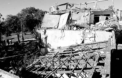 Diario Accion de General Rodriguez, politica, actualidad, noticias e informacion, personalidades e instituciones, policiales, galerias de fotos; historia de General Rodriguez, sus origenes, edificios, estancias, habitos y costumbres, anecdotas, comercios e industrias, los fundadores, antiguas instituciones, fotos e imagenes; suplementos especiales: la crisis politica, economica y social de la Argentina, los acontecimientos de Diciembre de 2001, articulos y entrevistas; Emigracion: toda la informacion destinada a aquellos que desean emigrar, radicarse o estudiar en el exterior, visas, pasaportes, consejos, guias, informacion util, links; Trueque: novedades e informacion, links, estructura del trueque; el casamiento de Maxima Zorreguieta y el principe Guillermo Alejandro de Holanda; Guerra de Afganistan: galeria de imagenes e informacion sobre la primera guerra del siglo XXI; la guerra de Irak, Bagdad, Georges W. Bush, Saddam Husseim, el atentado a las torres Gemelas de Nueva York, las twin towers, el 11-s, y descripcion del hecho que conmovio al mundo; Empleo: consultoras, clasificados, agencias de empleo, consejos e informacion util, curriculum vitae, como confeccionarlos, noticias de actualidad; 
Los numeros de la crisis: Las consecuencias de la crisis politica, economica y social; estadisticas, pobreza, desnutricion, salud y asistencia; noticias regionales y provinciales, columnas y editoriales; informacion para negocios: pymes, links, empresas y negocios; Agenda Cultural con toda la informacion de cursos, universidades, talleres, escuelas y oportunidades, exposiciones de arte de la region; buscadores en Internet, Enlaces: links a los mejores sitios de educacion, cultura, arte, biografias, politica, interes general, web, Links del Diario Accion: RMS Titanic, su historia, su tragico viaje inaugural; historias, testimonios, documentos y articulos sobre el naufragio; links y sitios sobre el tema; la pelicula de Cameron, fotos e imagenes; suplementos especiales, Historia Argentina y de General Rodriguez, la llegada de la democracia en General Rodriguez, la asuncion de Juan Lumbreras como intendente en 1983, galeria de imagenes, sus palabras y los actos, su gabinete, festejos de la comunidad. Fundacion del pueblo de General Rodriguez, sus instituciones y personalidades relevantes, arquitectura y edificios, comercios e industrias, sus comienzos, estancias, inmigraciones italianas, espa�olas, vascas e irlandesas, anecdotas y efemerides, sus hombres ilustres, el Hospital Vicente Lopez y Planes, su fundacion por las Damas de Beneficencia, el hundimiento del crucero General Belgrano, testimonios de ex combatientes y tripulantes, su comandante Hector Elias Bonzo, fotos e imagenes, recuerdos y homenajes, historia de la familia Bonzo de General Rodriguez, entrevistas y articulos periodisticos. La guerra de Malvinas en el Atlantico Sur, el conflicto belico con Gran Breta�a de 1982, politicos relevantes, Benjamin Paez y Trueba, fotos antiguas de familias fundadoras, galerias de imagenes de pobladores, recorrida virtual por el antiguo General Rodriguez, el paso de la Infanta en 1910, historia de La Serenisima, la familia Mastellone, La Choza, Bernardo de Irigoyen, peronismo y radicalismo y muchisimo mas