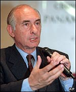 Diario Accion de General Rodriguez, politica, actualidad, noticias e informacion, personalidades e instituciones, policiales, galerias de fotos; historia de General Rodriguez, sus origenes, edificios, estancias, habitos y costumbres, anecdotas, comercios e industrias, los fundadores, antiguas instituciones, fotos e imagenes; suplementos especiales: la crisis politica, economica y social de la Argentina, los acontecimientos de Diciembre de 2001, articulos y entrevistas; Emigracion: toda la informacion destinada a aquellos que desean emigrar, radicarse o estudiar en el exterior, visas, pasaportes, consejos, guias, informacion util, links; Trueque: novedades e informacion, links, estructura del trueque; el casamiento de Maxima Zorreguieta y el principe Guillermo Alejandro de Holanda; Guerra de Afganistan: galeria de imagenes e informacion sobre la primera guerra del siglo XXI; la guerra de Irak, Bagdad, Georges W. Bush, Saddam Husseim, el atentado a las torres Gemelas de Nueva York, las twin towers, el 11-s, y descripcion del hecho que conmovio al mundo; Empleo: consultoras, clasificados, agencias de empleo, consejos e informacion util, curriculum vitae, como confeccionarlos, noticias de actualidad; 
Los numeros de la crisis: Las consecuencias de la crisis politica, economica y social; estadisticas, pobreza, desnutricion, salud y asistencia; noticias regionales y provinciales, columnas y editoriales; informacion para negocios: pymes, links, empresas y negocios; Agenda Cultural con toda la informacion de cursos, universidades, talleres, escuelas y oportunidades, exposiciones de arte de la region; buscadores en Internet, Enlaces: links a los mejores sitios de educacion, cultura, arte, biografias, politica, interes general, web, Links del Diario Accion: RMS Titanic, su historia, su tragico viaje inaugural; historias, testimonios, documentos y articulos sobre el naufragio; links y sitios sobre el tema; la pelicula de Cameron, fotos e imagenes; suplementos especiales, Historia Argentina y de General Rodriguez, la llegada de la democracia en General Rodriguez, la asuncion de Juan Lumbreras como intendente en 1983, galeria de imagenes, sus palabras y los actos, su gabinete, festejos de la comunidad. Fundacion del pueblo de General Rodriguez, sus instituciones y personalidades relevantes, arquitectura y edificios, comercios e industrias, sus comienzos, estancias, inmigraciones italianas, espa�olas, vascas e irlandesas, anecdotas y efemerides, sus hombres ilustres, el Hospital Vicente Lopez y Planes, su fundacion por las Damas de Beneficencia, el hundimiento del crucero General Belgrano, testimonios de ex combatientes y tripulantes, su comandante Hector Elias Bonzo, fotos e imagenes, recuerdos y homenajes, historia de la familia Bonzo de General Rodriguez, entrevistas y articulos periodisticos. La guerra de Malvinas en el Atlantico Sur, el conflicto belico con Gran Breta�a de 1982, politicos relevantes, Benjamin Paez y Trueba, fotos antiguas de familias fundadoras, galerias de imagenes de pobladores, recorrida virtual por el antiguo General Rodriguez, el paso de la Infanta en 1910, historia de La Serenisima, la familia Mastellone, La Choza, Bernardo de Irigoyen, peronismo y radicalismo y muchisimo mas
