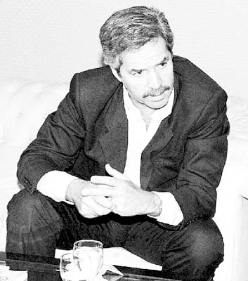Diario Accion de General Rodriguez, politica, actualidad, noticias e informacion, personalidades e instituciones, policiales, galerias de fotos; historia de General Rodriguez, sus origenes, edificios, estancias, habitos y costumbres, anecdotas, comercios e industrias, los fundadores, antiguas instituciones, fotos e imagenes; suplementos especiales: la crisis politica, economica y social de la Argentina, los acontecimientos de Diciembre de 2001, articulos y entrevistas; Emigracion: toda la informacion destinada a aquellos que desean emigrar, radicarse o estudiar en el exterior, visas, pasaportes, consejos, guias, informacion util, links; Trueque: novedades e informacion, links, estructura del trueque; el casamiento de Maxima Zorreguieta y el principe Guillermo Alejandro de Holanda; Guerra de Afganistan: galeria de imagenes e informacion sobre la primera guerra del siglo XXI; la guerra de Irak, Bagdad, Georges W. Bush, Saddam Husseim, el atentado a las torres Gemelas de Nueva York, las twin towers, el 11-s, y descripcion del hecho que conmovio al mundo; los ultimos dias de Pompeya, Herculano; un argentino en el Titanic, galerias de fotos; Nefertiti, reina de Egipto; Luz Sosa de Godoy Cruz; el Graf Zeppelin, el Hindenburg y dirigibles; las islas Malvinas y la corte de Luis XV, Madame Du Barry, Pompadour, Luis XVI, Maria Antonieta, la Revolucion Francesa; Empleo: consultoras, clasificados, agencias de empleo, consejos e informacion util, curriculum vitae, como confeccionarlos, noticias de actualidad; Los numeros de la crisis: Las consecuencias de la crisis politica, economica y social; estadisticas, pobreza, desnutricion, salud y asistencia; noticias regionales y provinciales, columnas y editoriales; informacion para negocios: pymes, links, empresas y negocios; Agenda Cultural con toda la informacion de cursos, universidades, talleres, escuelas y oportunidades, exposiciones de arte de la region; buscadores en Internet, Enlaces: links a los mejores sitios de educacion, cultura, arte, biografias, politica, interes general, web, Links del Diario Accion: RMS Titanic, su historia, su tragico viaje inaugural; historias, testimonios, documentos y articulos sobre el naufragio; links y sitios sobre el tema; la pelicula de Cameron, fotos e imagenes; suplementos especiales, Historia Argentina y de General Rodriguez, la llegada de la democracia en General Rodriguez, la asuncion de Juan Lumbreras como intendente en 1983, galeria de imagenes, sus palabras y los actos, su gabinete, festejos de la comunidad. Fundacion del pueblo de General Rodriguez, sus instituciones y personalidades relevantes, arquitectura y edificios, comercios e industrias, sus comienzos, estancias, inmigraciones italianas, espa&ntilde;olas, vascas e irlandesas, anecdotas y efemerides, sus hombres ilustres, el Hospital Vicente Lopez y Planes, su fundacion por las Damas de Beneficencia, el hundimiento del crucero General Belgrano, testimonios de ex combatientes y tripulantes, su comandante Hector Elias Bonzo, fotos e imagenes, recuerdos y homenajes, historia de la familia Bonzo de General Rodriguez, entrevistas y articulos periodisticos. La guerra de Malvinas en el Atlantico Sur, el conflicto belico con Gran Breta&ntilde;a de 1982, politicos relevantes, Benjamin Paez y Trueba, fotos antiguas de familias fundadoras, galerias de imagenes de pobladores, recorrida virtual por el antiguo General Rodriguez, el paso de la Infanta en 1910, historia de La Serenisima, la familia Mastellone, La Choza, Bernardo de Irigoyen, peronismo y radicalismo y muchisimo mas