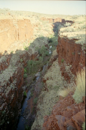 AU104-05r.jpg