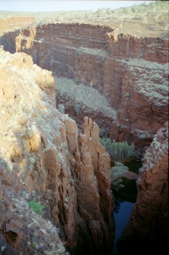 AU104-06r.jpg