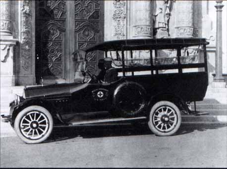 An early ambulance, staffed by Sailors, Baobla Park, 1917.