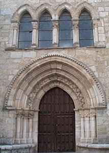 Portada rom�nica de la iglesia