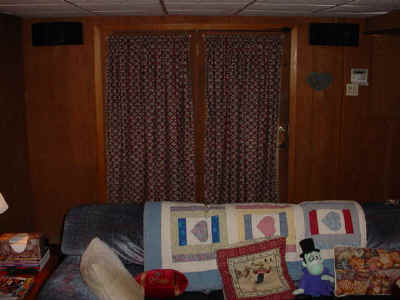 rear_speakers.jpg (39462 bytes)