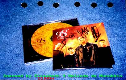 click 2c pics of 98� @ an autograph signing