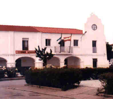 Edificio del Ayuntamiento de Novelda del Guadiana.