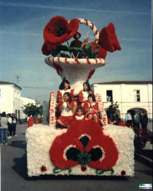 La Carroza de la Cesta, presentada en la Romer&iacute;a de San Isidro Labrador de Novelda del Guadiana.