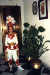 Luciendo su traje