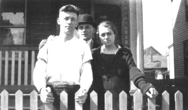 Joe and Reba, newlyweds,
image courtesy of Dolores Langley Solberg