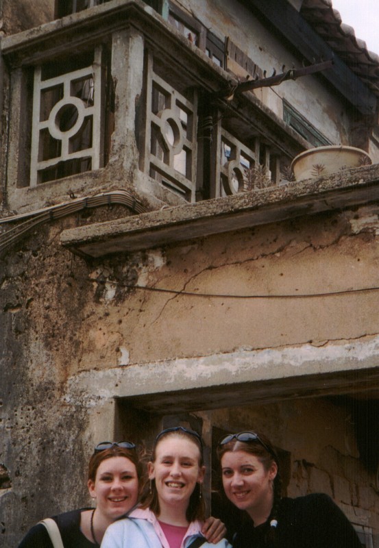 cheung chau island, old house. 25 dec 2002