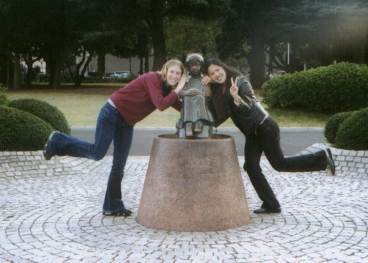 em and cat with the 'girl with red shoes' in Yokohama, 4 Nov 2002