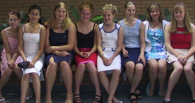 heheh, Such beautiful girls =*) *tear*