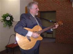 guitargreg.jpg (7675 bytes)