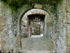 castle_portcullis2_web.jpg (127591 bytes)