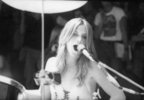 Sandy drumming in her Runaways heyday (Tom Gold)
