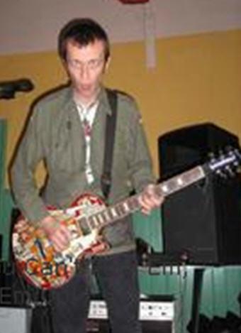 Gary 'Gash' Brown doing what he did best (courtesy of Barse myspace)