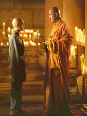 Peter e Caine no templo