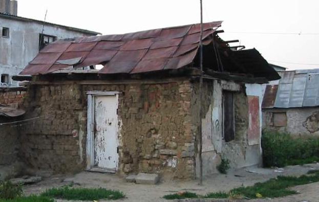Skromn� jednoizbov� dom�ek za panel�kom. Kliknut�m sa obr�zok zv���!