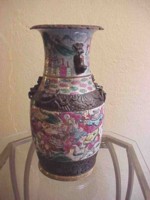 Vaso porcelana craquel metal.