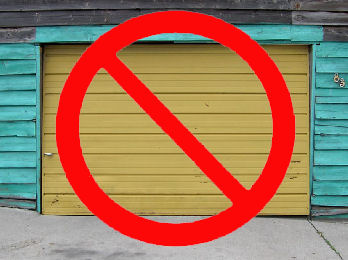 An ugly coloured garage door = WRONG!!