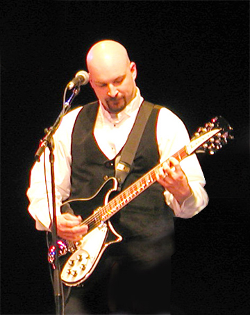 chrisbio1.jpg (142012 bytes)
