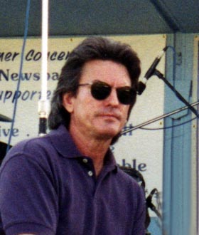 mikelewis.jpg (26984 bytes)