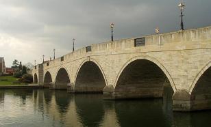 Chertsey Bridge, CHERTSEY