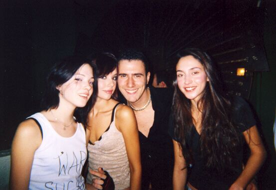 Leah, Courtney, 'Bruce' & Aracelli in da club!