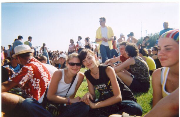 Laura, Leah and half of Margot peaceful.... hummm.......